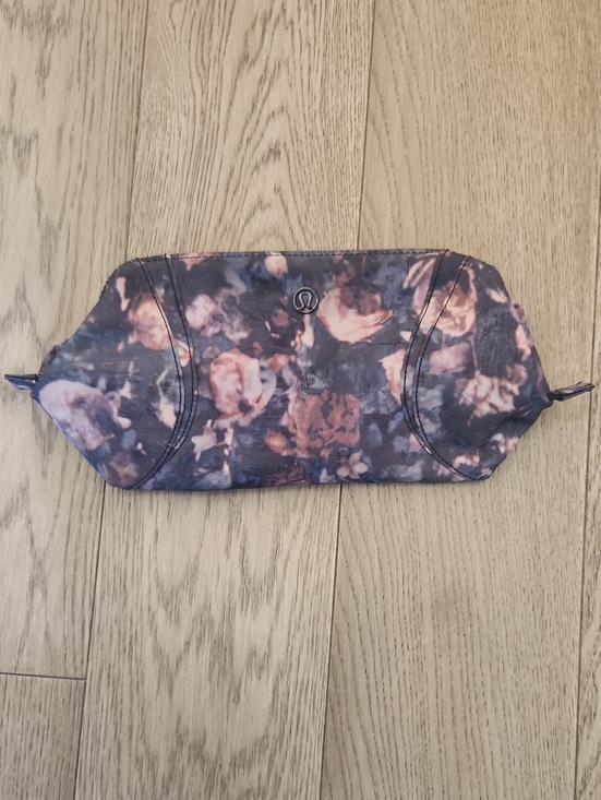 lululemon athletica Handbags - EUC lululemon athletica Floral Makeup Bag